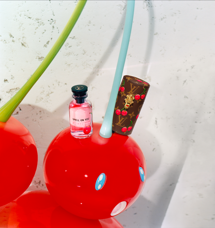 Louis Vuitton メリーゴーランド 置物 3体セット　ノベリティ LOUIS VUITTON X MURAKAMI – CHAPTER 3 — Numéro Netherlands